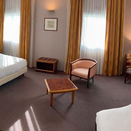 ホテル Le Manoir オルシ エクステリア 写真