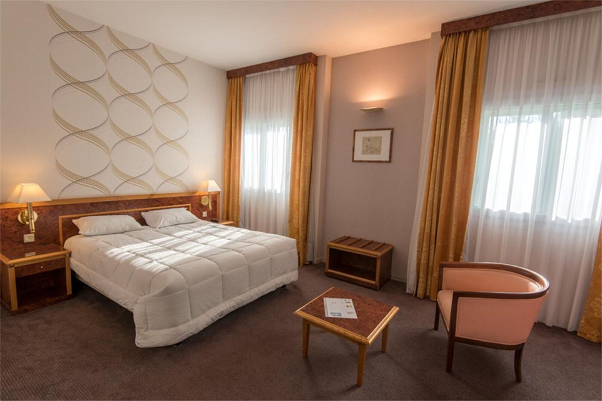 ホテル Le Manoir オルシ エクステリア 写真
